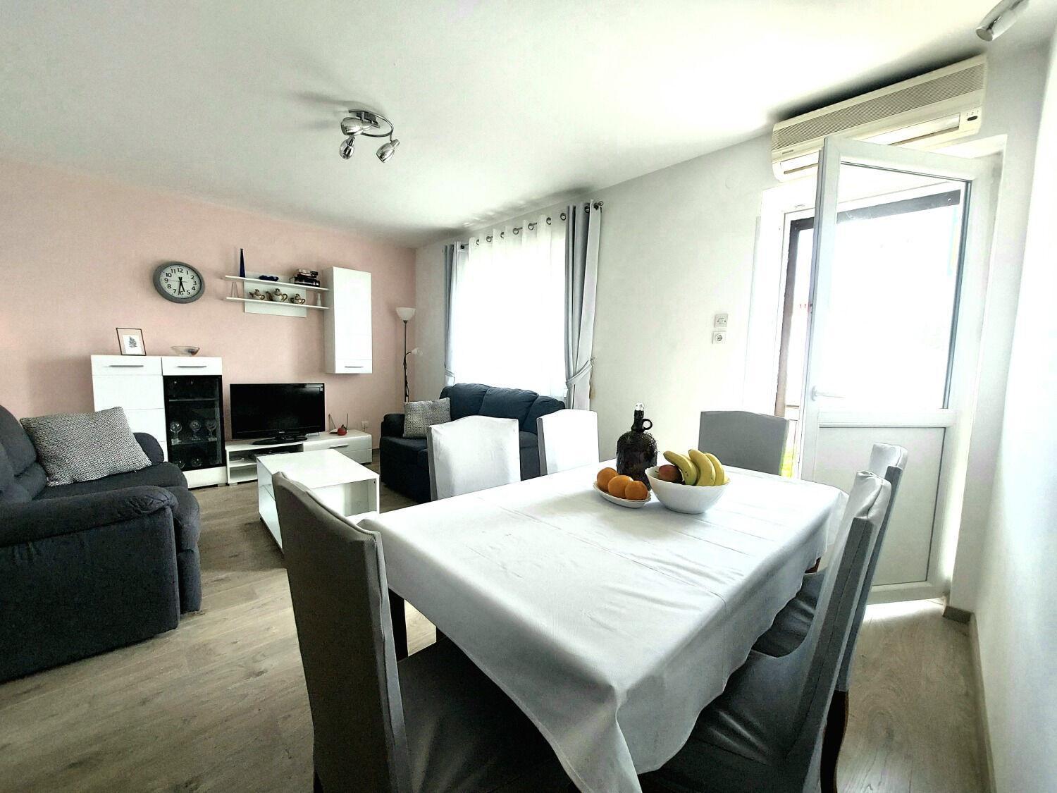 Apartment Fila - Large & Close To The Beach Makarska Kültér fotó